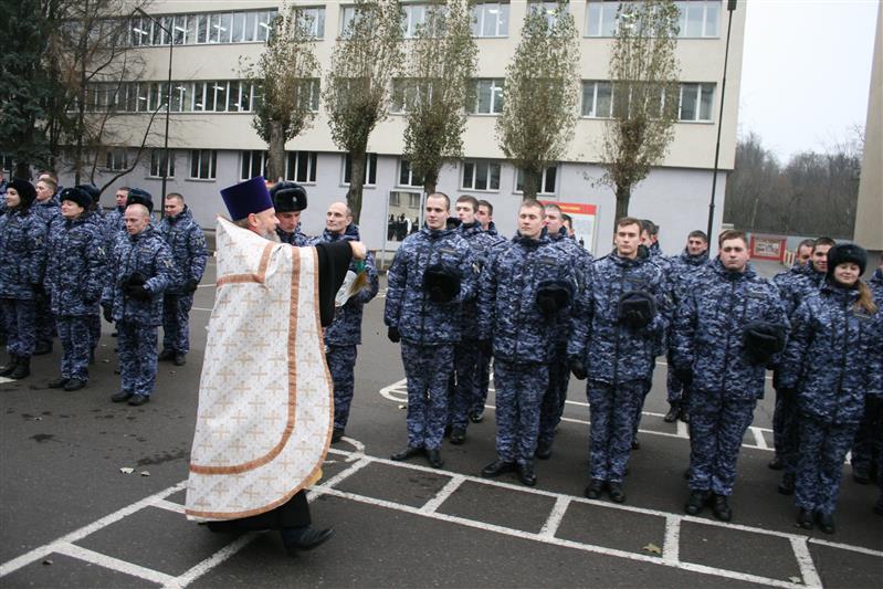 Более ста росгвардейцев успешно завершили обучение в Центре профессиональной подготовки сотрудников вневедомственной охраны 