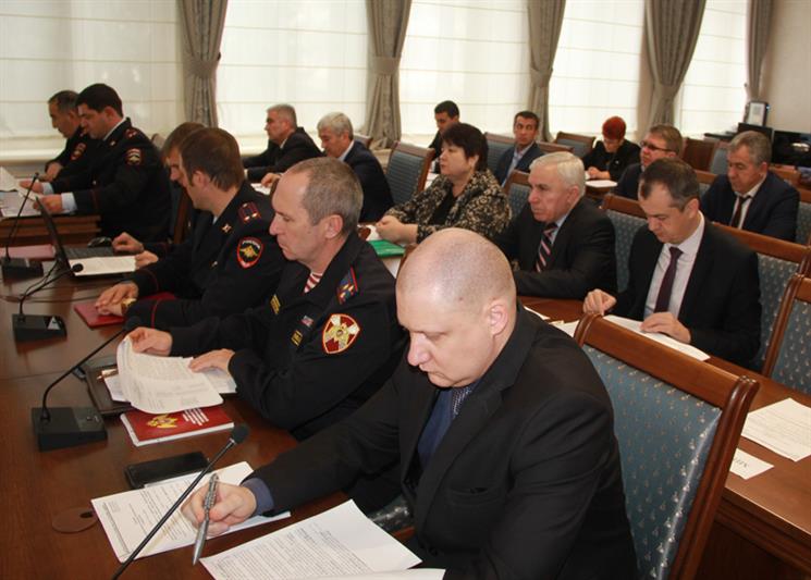 В Адыгее офицер Росгвардии принял участие в заседании республиканской антинаркотической комиссии 