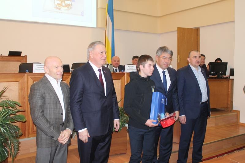 В Улан-Удэ наградили детей-героев
