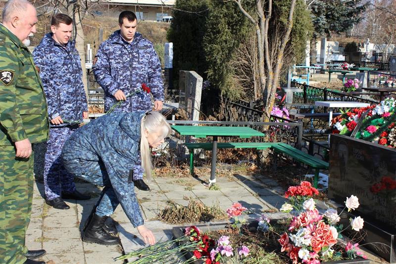 На Ставрополье росгвардейцы провели для школьников урок мужества в День Героев Отечества