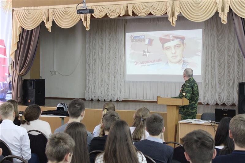 На Ставрополье росгвардейцы провели для школьников урок мужества в День Героев Отечества