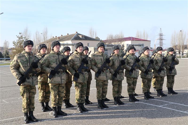 Более 60 новобранцев инженерно-саперного полка Северо-Кавказского округа Росгвардии присягнули на верность Отечеству 