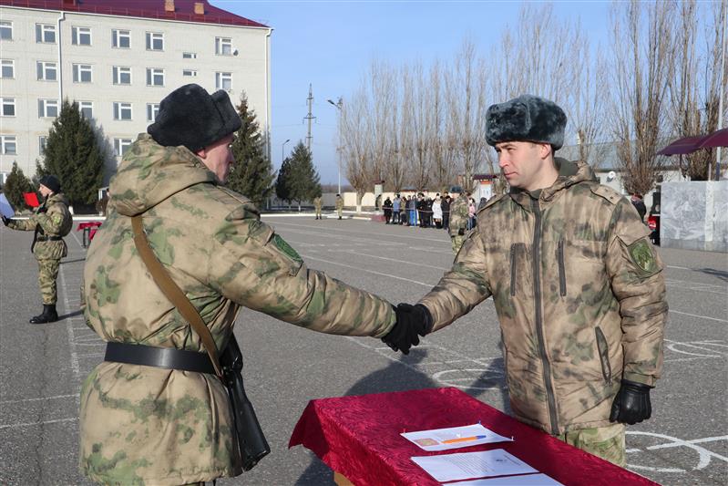 Более 60 новобранцев инженерно-саперного полка Северо-Кавказского округа Росгвардии присягнули на верность Отечеству 