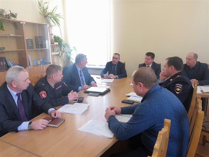 В Волгограде лучших народных дружинников - победителей регионального конкурса - поздравил офицер Росгвардии