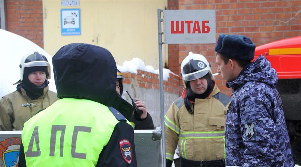 Тюменские росгвардейцы оказали содействие экстренным службам в эвакуации людей на пожаре 