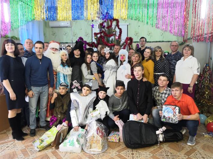 Волгоградские росгвардейцы поздравили с Новым годом воспитанников подшефного Центра помощи детям, оставшихся без попечения родителей