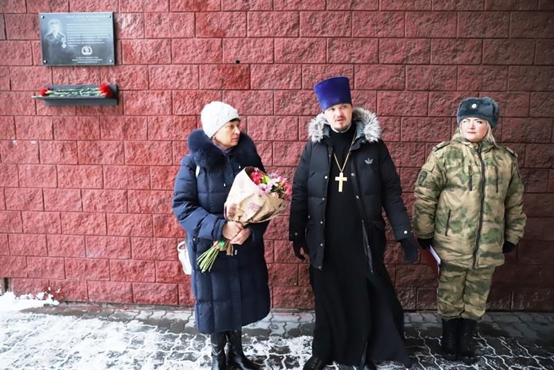  В Югре открыта памятная доска военнослужащему войск правопорядка, погибшему при исполнении воинского долга 