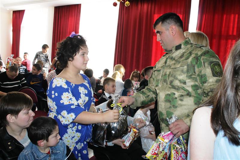 В Северо-Кавказском округе Росгвардии продолжаются новогодние детские мероприятия