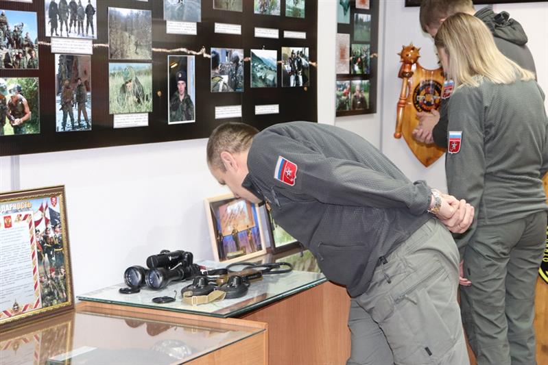 Военнослужащие отряда специального назначения «Ратник» Росгвардии провели экскурсию для воспитанников детских домов