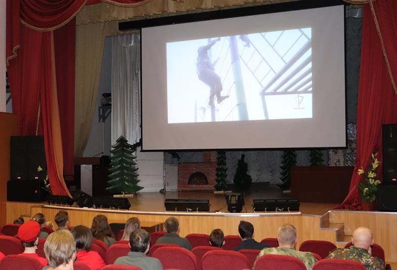 Военнослужащие отряда специального назначения «Ратник» Росгвардии провели экскурсию для воспитанников детских домов