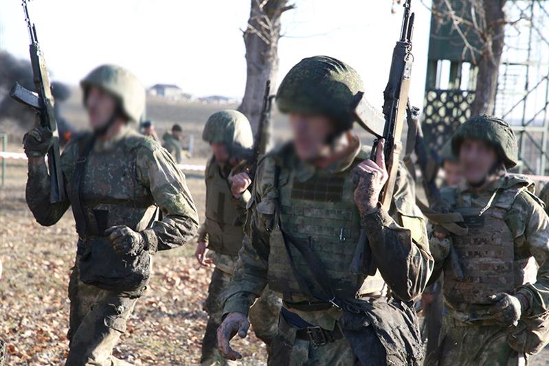 На Северном Кавказе проведены квалификационные испытания на право ношения крапового берета (фото)