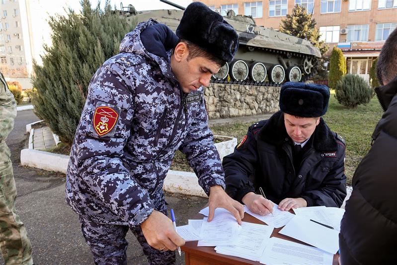 На Кубани росгвардейцы пополнили банк донорской крови на 27 литров