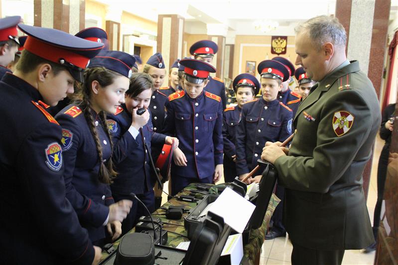 В Саратовском военном институте Росгвардии прошёл форум юных патриотов