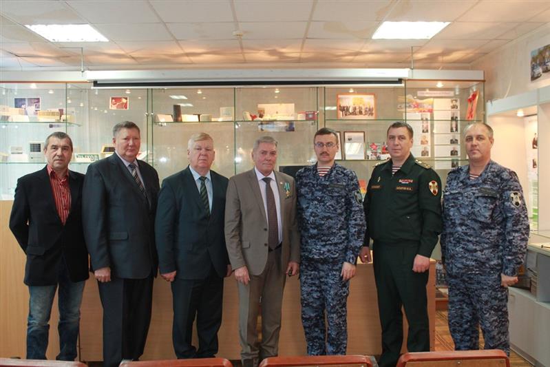 В Тюмени представители Росгвардии поздравили ветеранов службы и труда с государственной наградой и 90-летним юбилеем