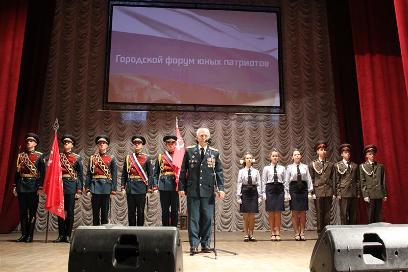 В Саратовском военном институте Росгвардии прошёл форум юных патриотов