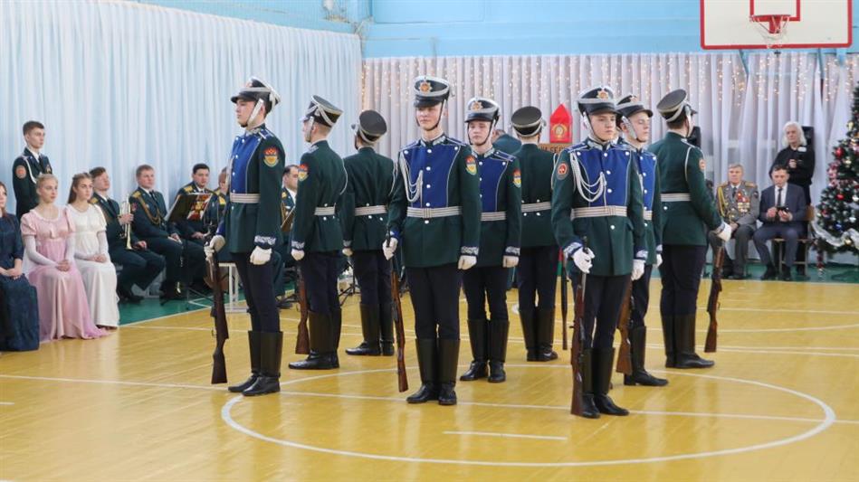 В Екатеринбурском кадетском корпусе Росгвардии состоялся новогодний бал