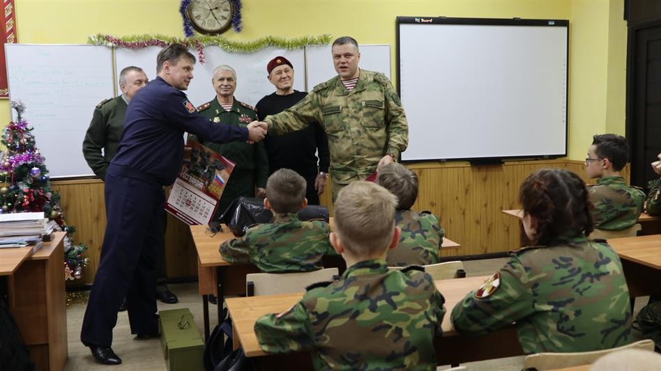 Ветераны Росгвардии поздравили с наступающими праздниками нижегородских кадет