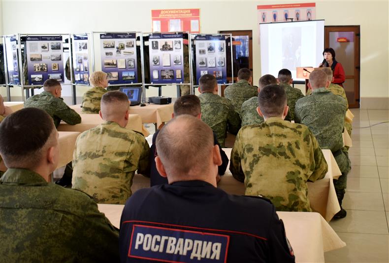 Военнослужащие севастопольского полка Росгвардии приняли участие в тематическом мероприятии, посвящённом Дню Героев Отечества