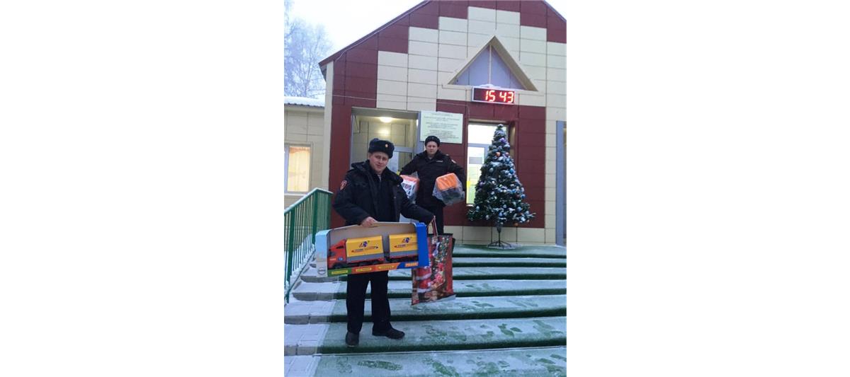 Росгвардейцы Югры приняли участие в предновогодних благотворительных акциях