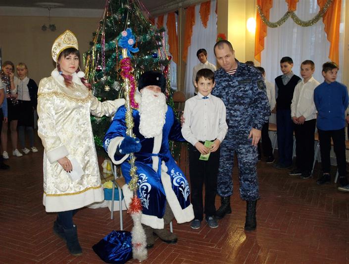 Росгвардейцы Приволжья проводят новогодние мероприятия для детей