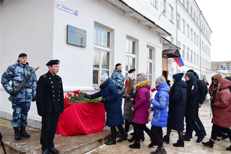 В Костроме увековечили память омоновца, погибшего при исполнении служебного долга
