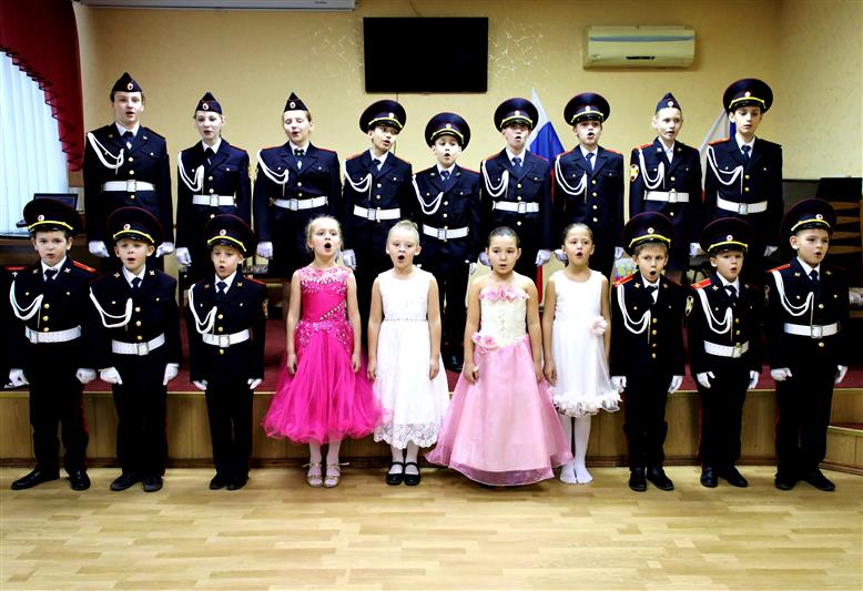 Военнослужащие и кадеты Росгвардии подарили праздник пациентам госпиталя ветеранов войн в Симферополе
