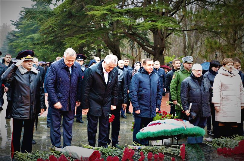 Крымские росгвардейцы почтили память неизвестных солдат, павших в годы Великой Отечественной войны
