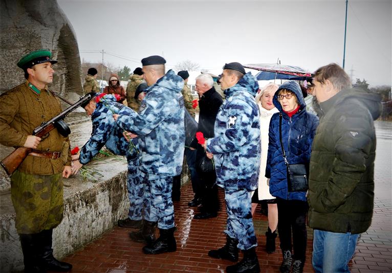 Крымские росгвардейцы почтили память неизвестных солдат, павших в годы Великой Отечественной войны