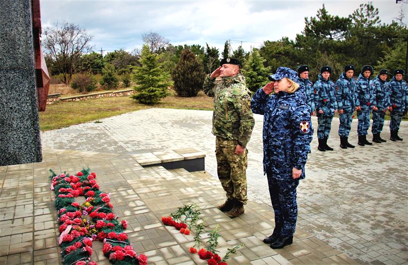 Крымские росгвардейцы почтили память неизвестных солдат, павших в годы Великой Отечественной войны
