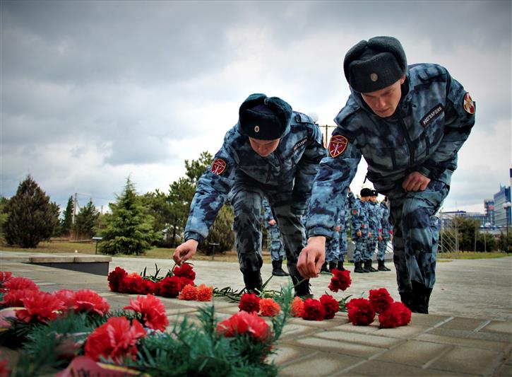Крымские росгвардейцы почтили память неизвестных солдат, павших в годы Великой Отечественной войны