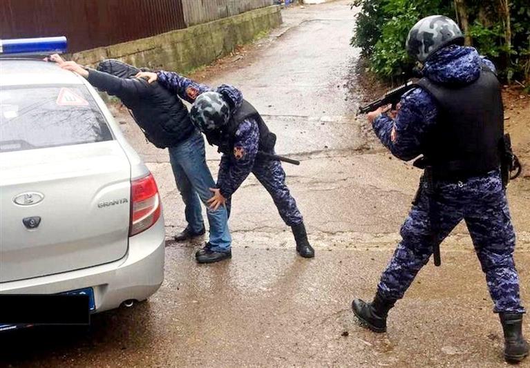 Росгвардейцы пресекли противоправные действия нетрезвого мужчины, устроившего погром в одном из баров Симферополя