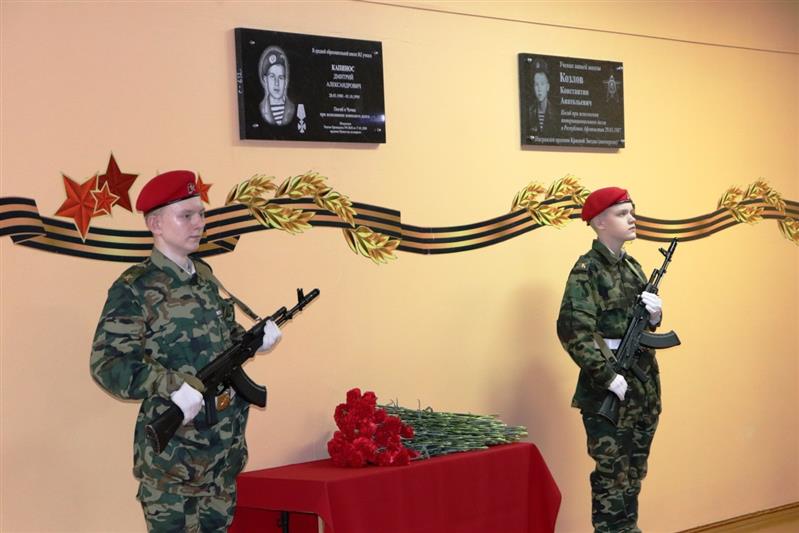 В Северодвинске установили именную доску в память о погибшем воине правопорядка