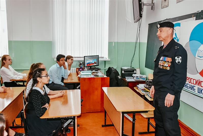 Росгвардейцы из Адыгеи провели в школах уроки мужества  
