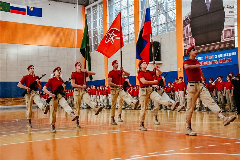 Военнослужащие и сотрудники Росгвардии провели тематическое мероприятие в рамках форума юнармейцев в Адыгее