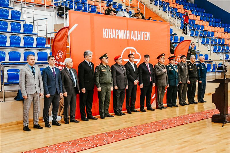 Военнослужащие и сотрудники Росгвардии провели тематическое мероприятие в рамках форума юнармейцев в Адыгее