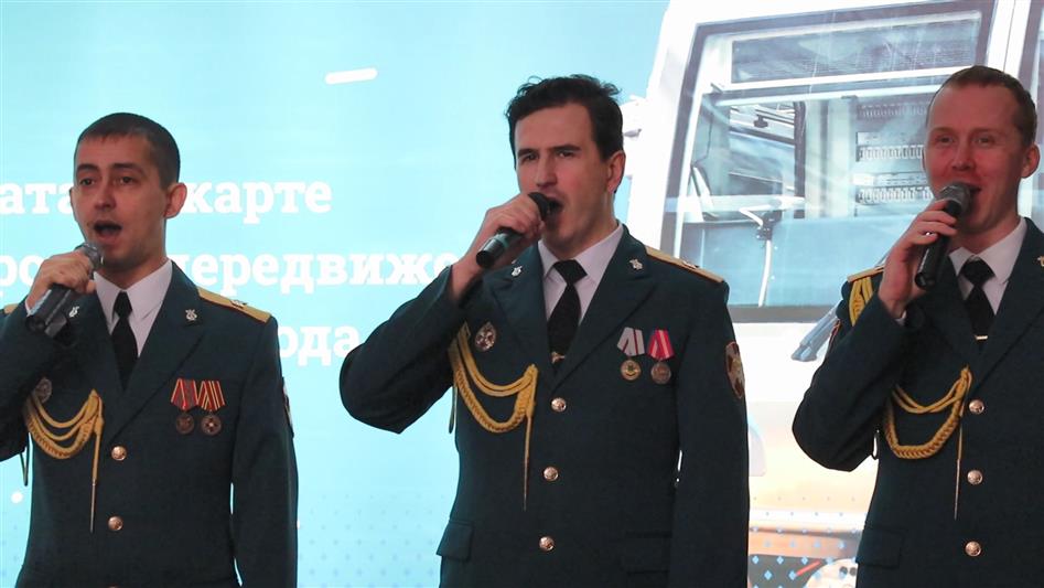 Ансамбль песни и пляски Уральского округа Росгвардии выступил в екатеринбургском метро