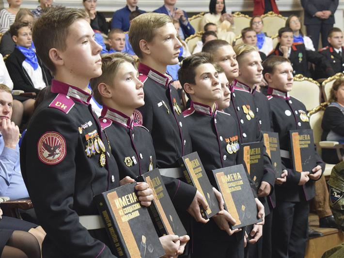 Начальник Управления Росгвардии по Новосибирской области наградил участников поисковых экспедиций на губернаторском приёме