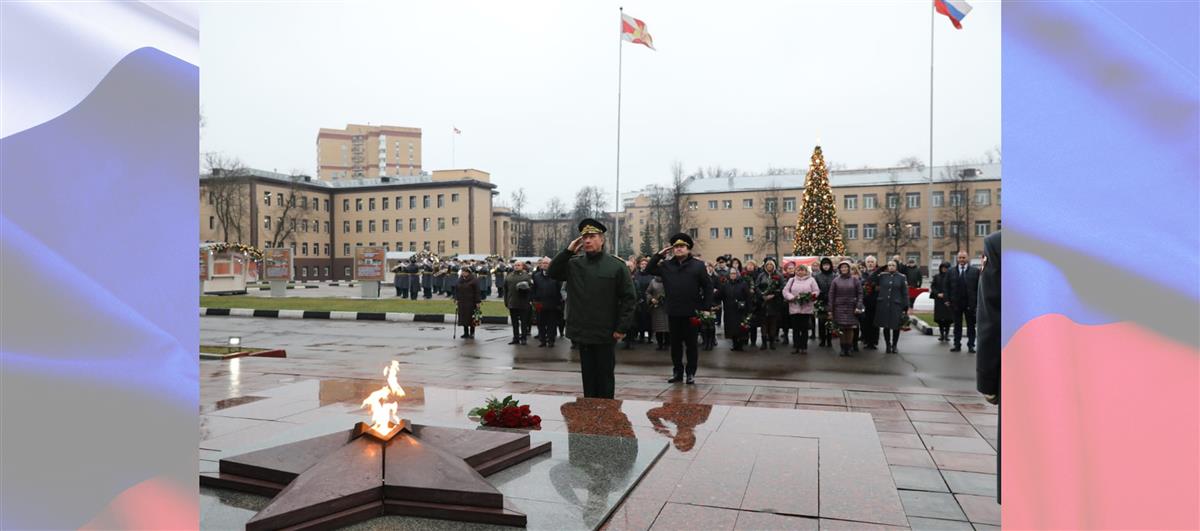 Генерал армии Виктор Золотов  в преддверии Нового года встретился с родственниками погибших сотрудников