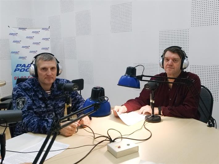 Руководитель вневедомственной охраны Хакасии рассказал радиослушателям о мерах защиты имущества в новогодние каникулы 