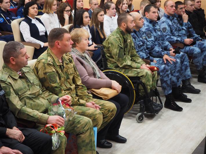 В Белгороде представители Росгвардии приняли участие в литературно-музыкальном вечере «Чествуем героев сегодня – гордимся вами всегда»