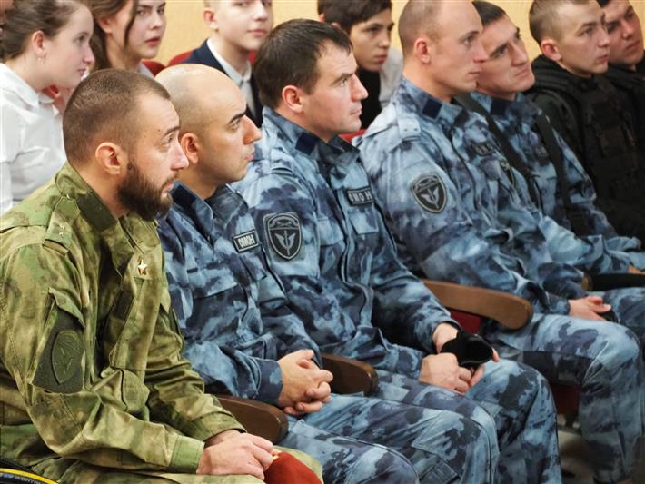 В Белгороде представители Росгвардии приняли участие в литературно-музыкальном вечере «Чествуем героев сегодня – гордимся вами всегда»