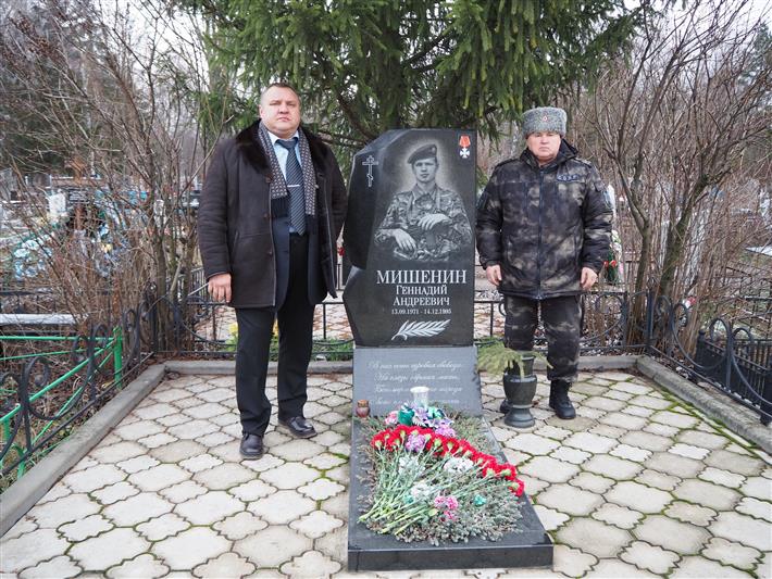 Белгородские росгвардейцы почтили память боевого товарища, погибшего при исполнении служебного долга