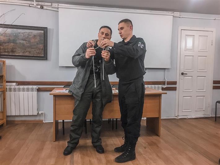 Сотрудники калужского ОМОН провели занятие с инспекторами службы охраны Национального парка «Угра»