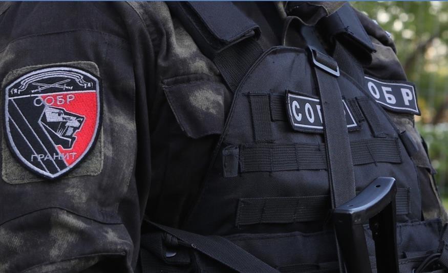 В Санкт-Петербурге при содействии СОБР задержаны граждане, подозреваемые в краже из ювелирного магазина
