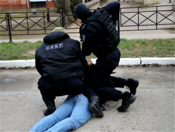 При поддержке псковского СОБР пресечена незаконная банковская деятельность