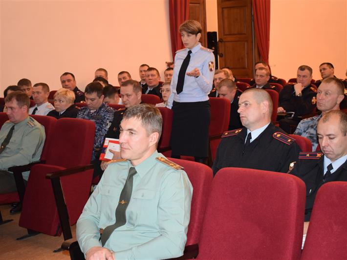 Заместитель командующего Сибирским округом Росгвардии генерал-лейтенант Николай Марков ответил на вопросы сотрудников и военнослужащих ведомства в Иркутске