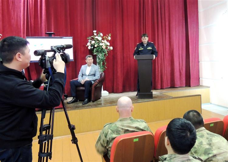 Калмыцкие росгвардейцы встретились с земляком-героем