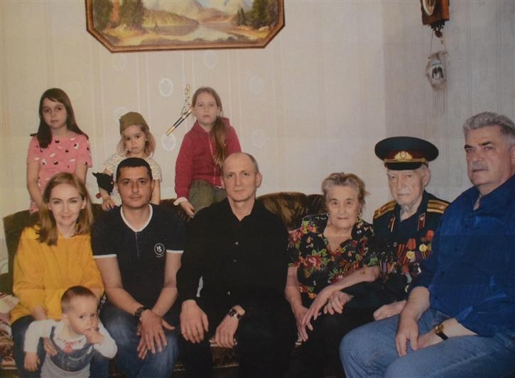 В рамках ведомственной акции "Лица Победы. Летопись подвига" башкирские росгвардейцы навестили фронтовика Зуфара Рожетдинова