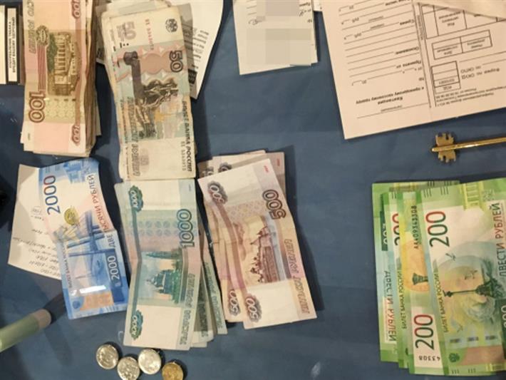 Незаконную игорную деятельность пресекли в Абакане сотрудники ОМОН совместно с полицейскими (видео)