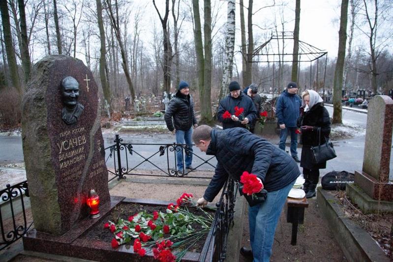 Офицеры петербургского СОБР «Гранит» почтили память Героя России Владимира Усачёва